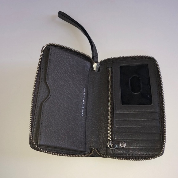 Marc Jacobs gray leather wristlet wallet - Picture 3 of 3